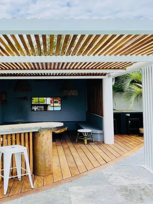 Pergola bois bioclimatique à Marseille