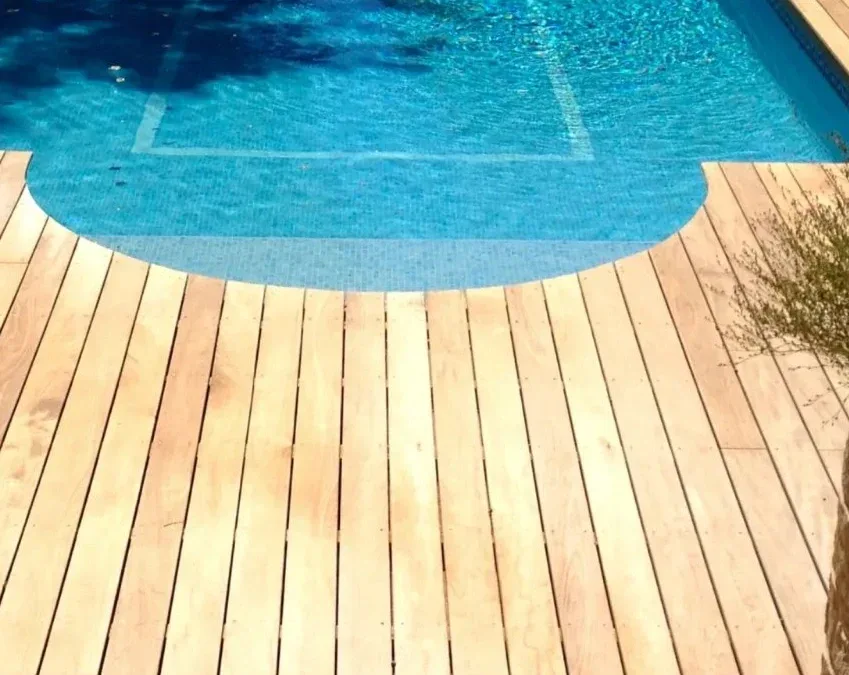 PLAGE PISCINE BOIS Var (83)