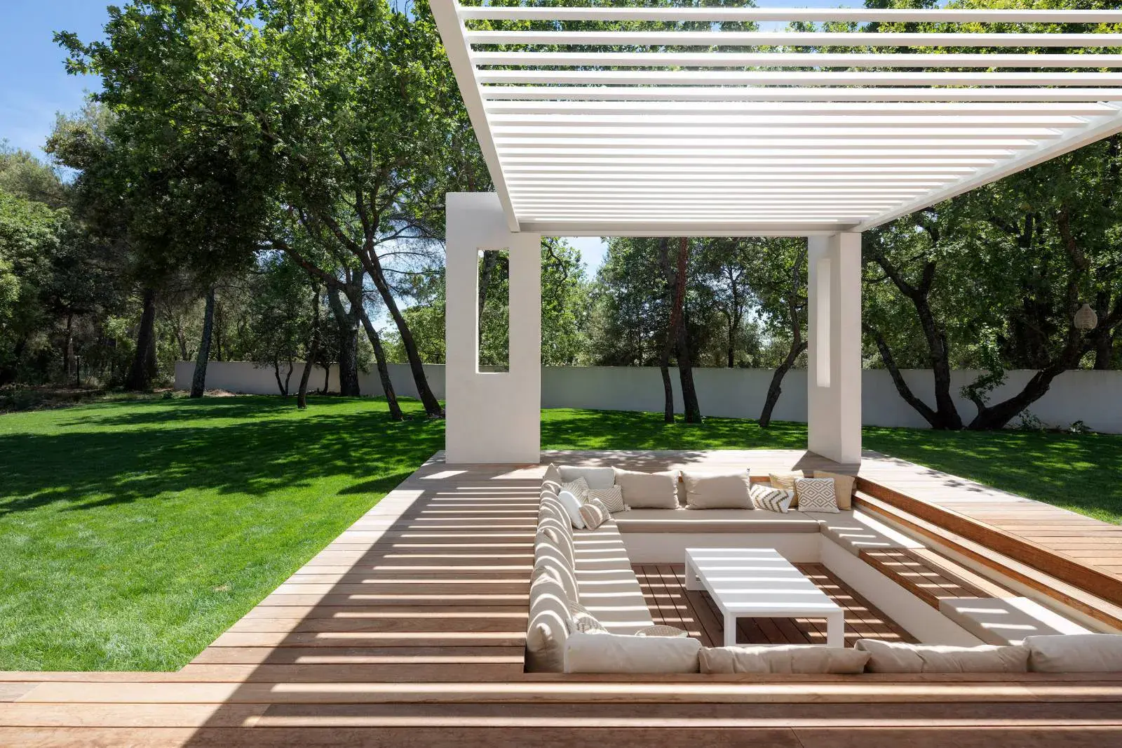 Pergola bois bioclimatique à Marseille