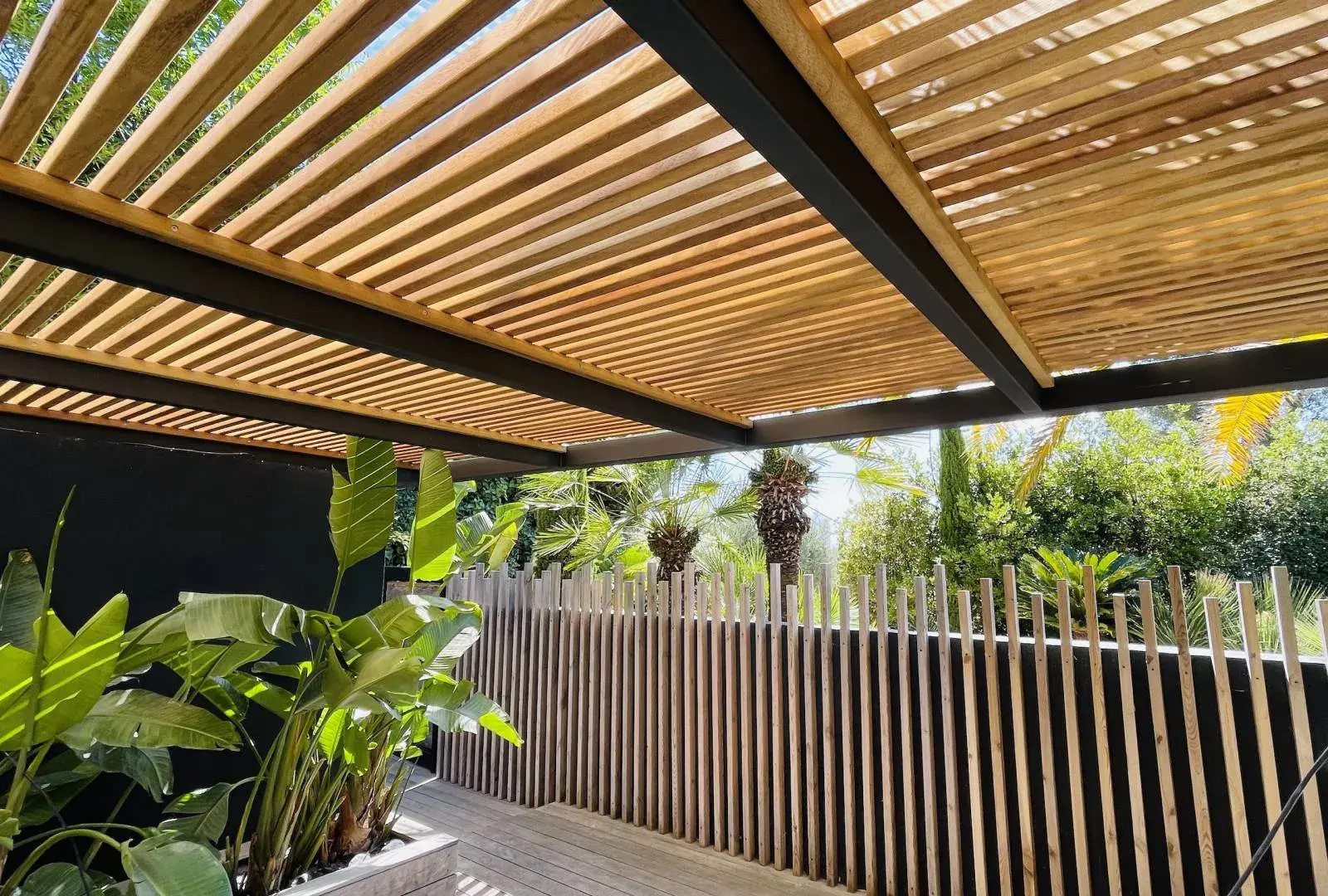 Pergola bois bioclimatique à Marseille