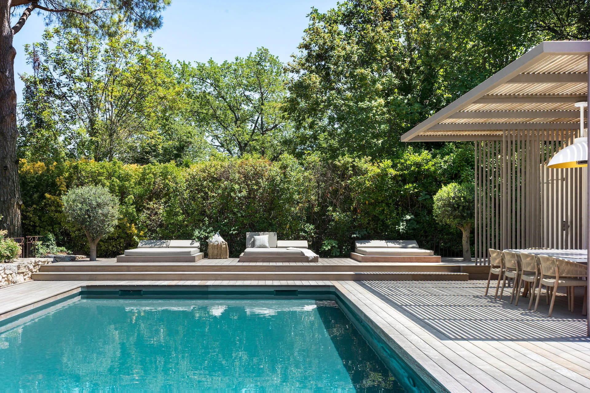 Création d’une pergola bois exotique de 90m² et terrasse bois ipé à Cabriès8 Pergola bois bioclimatique à Marseille