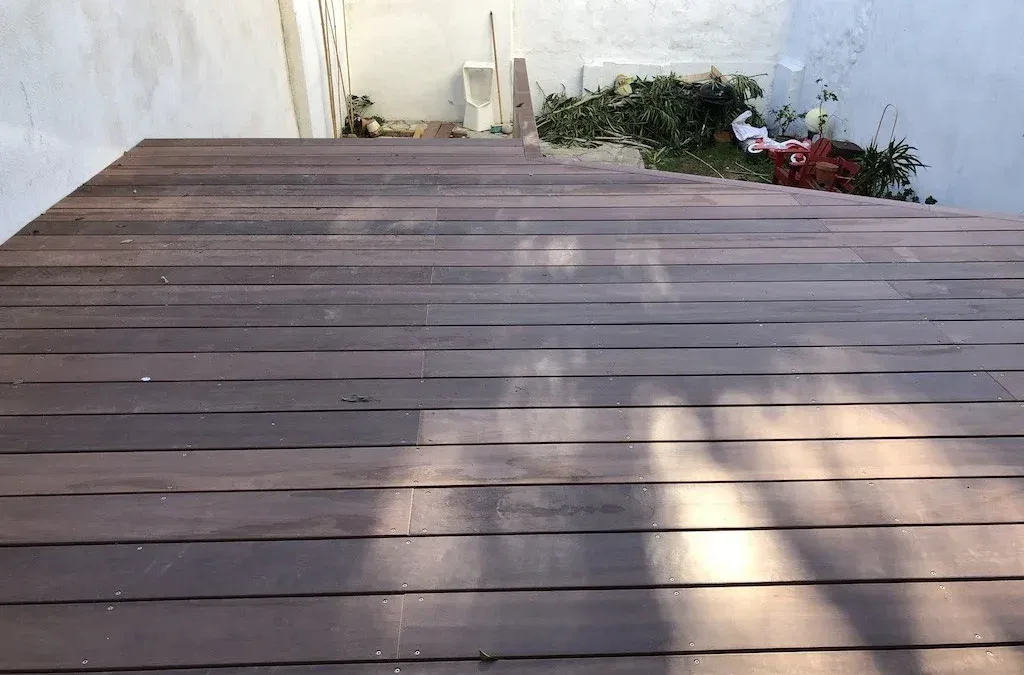Fabrication de terrasse en bois à Marseille et dans les Bouches-du-Rhône : artisan fabricant sur mesure