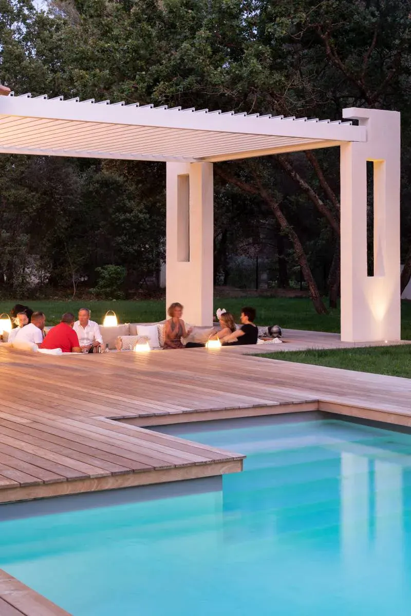 Pergola bois bioclimatique à Marseille