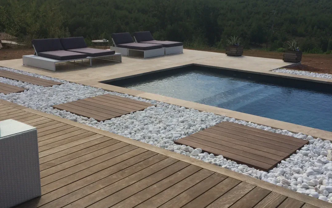 Lames ou caillebotis pour votre terrasse en bois à Marseille ?