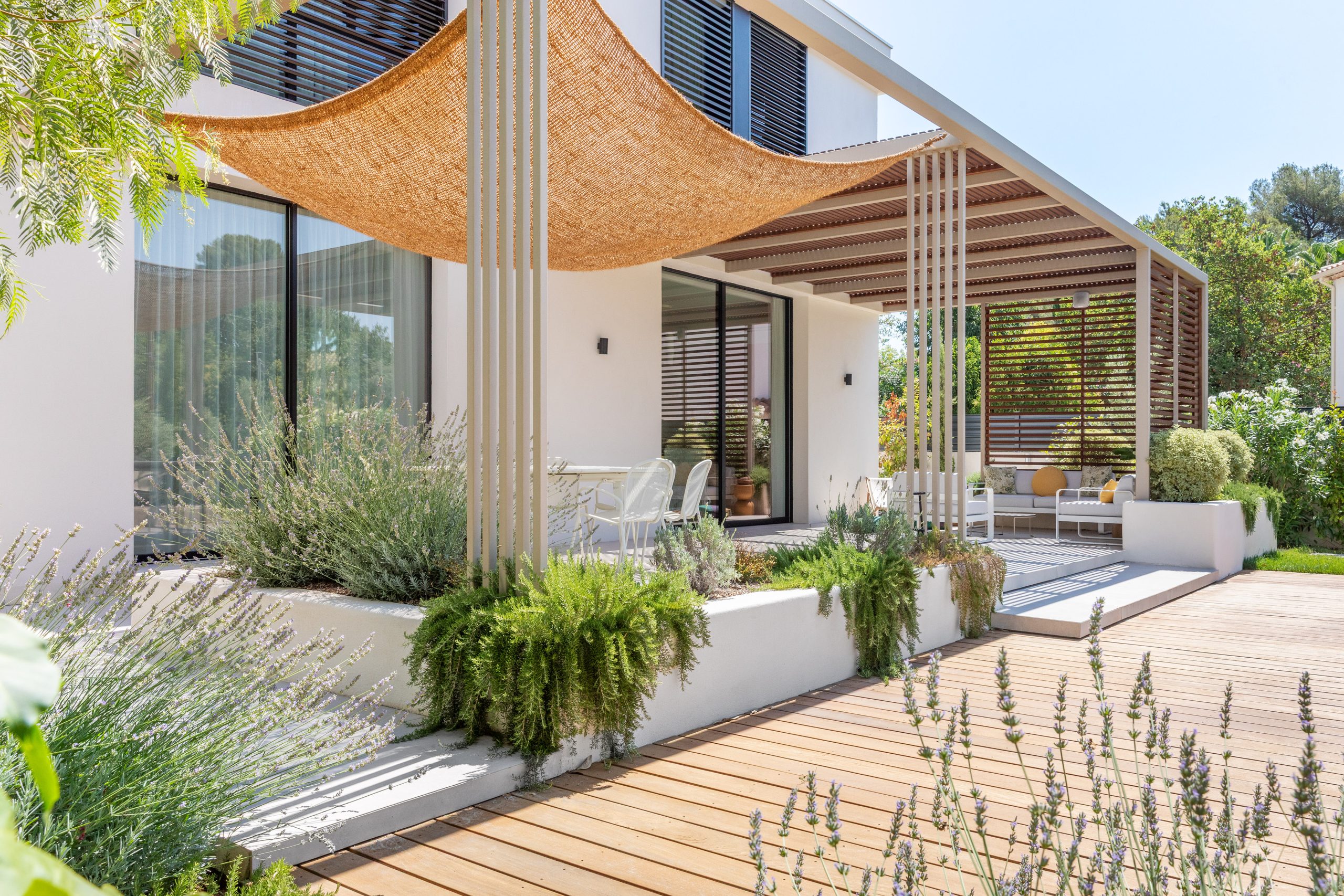 Pergola bois bioclimatique à Marseille