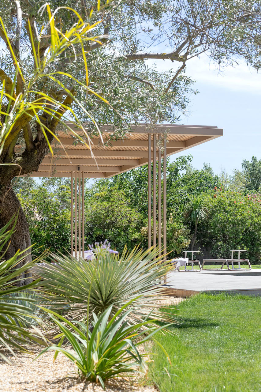 Pergola bois pour villa à Villefranche-sur-Mer – Teck Aménagement Pergola bois bioclimatique à Marseille
