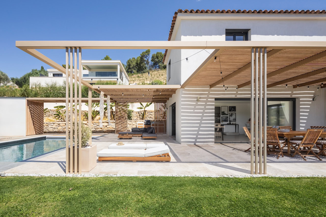 Création d’une pergola bois exotique de 90m² et terrasse bois ipé à Cabriès9 Pergola bois bioclimatique à Marseille