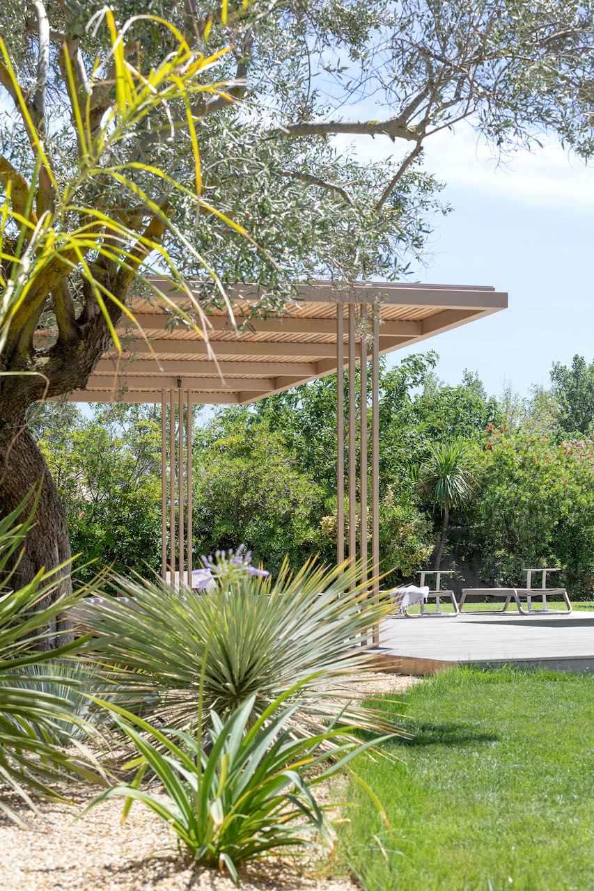 Pergola bois pour villa à Villefranche-sur-Mer – Teck Aménagement Pergola bois bioclimatique à Marseille