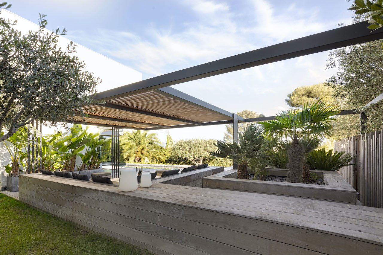 Création d’une pergola bois exotique de 90m² et terrasse bois ipé à Cabriès8 Pergola bois bioclimatique à Marseille