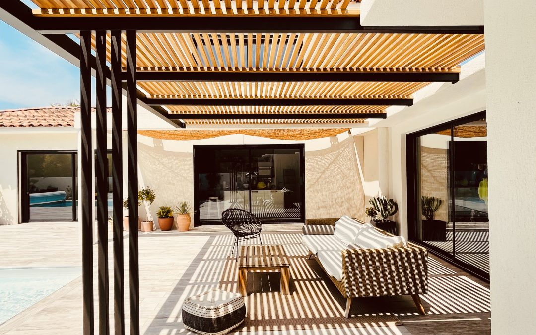 Pergola adossée en bois exotique en PACA