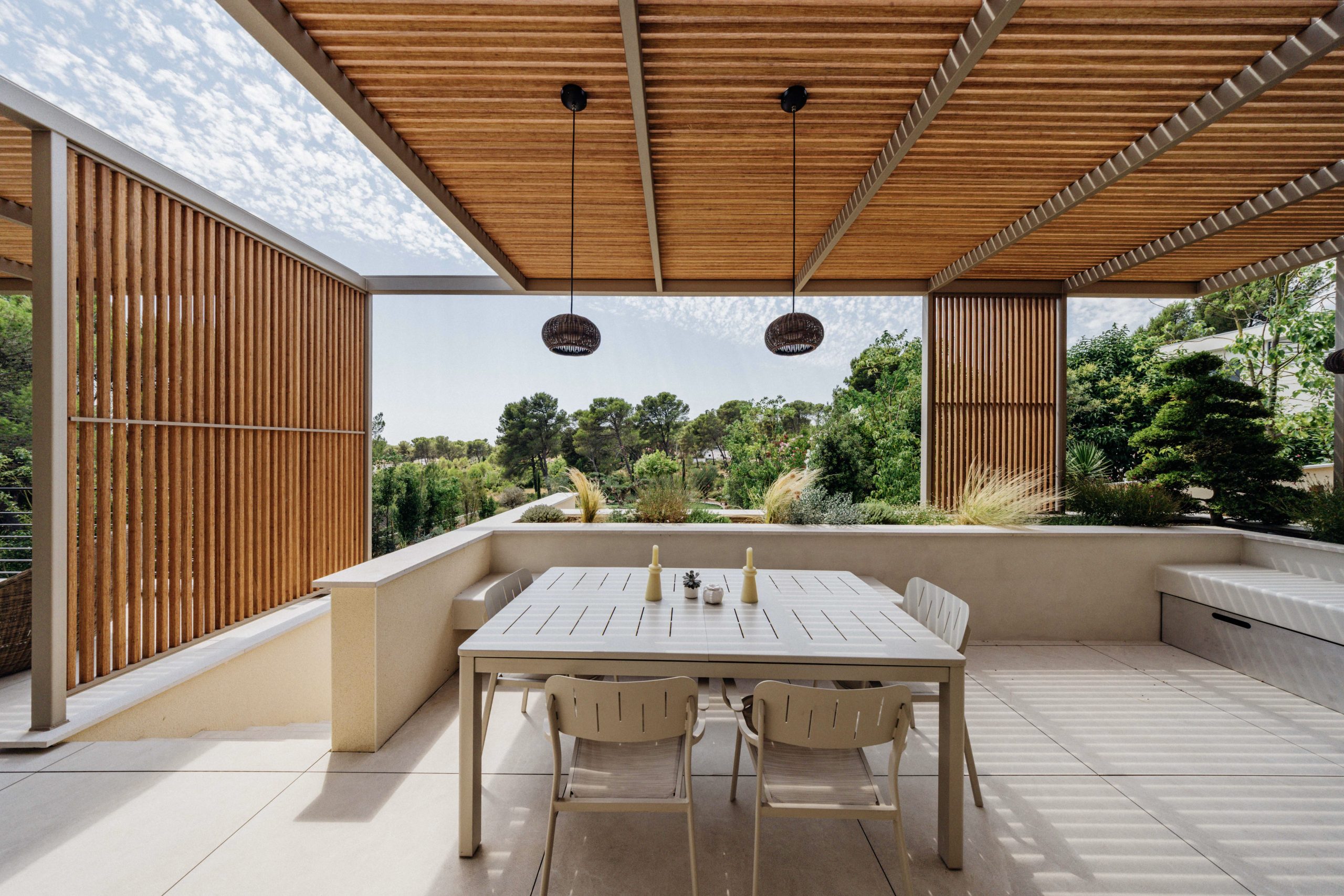 Pergola bois bioclimatique à Marseille