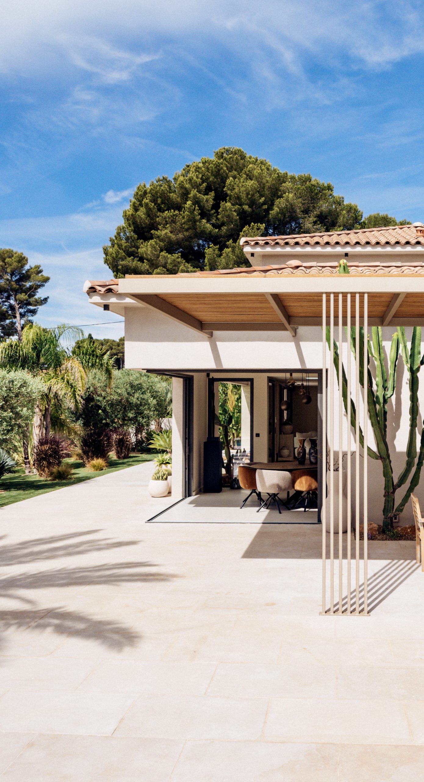 Pergola porte-à-faux bois exotique terrasse