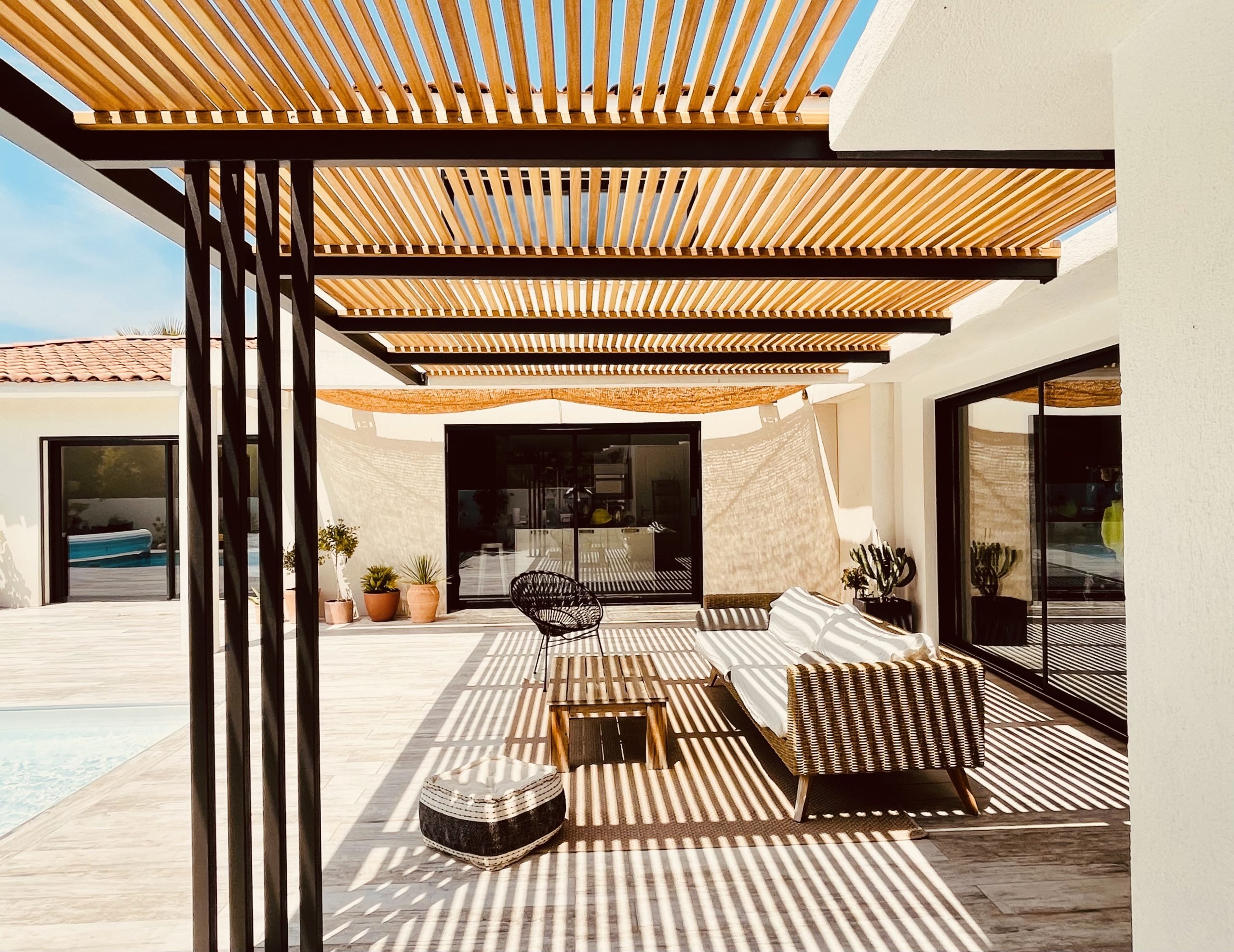 Pergola adossée en bois exotique en PACA 15 Pergola adossée bois exotique PACA