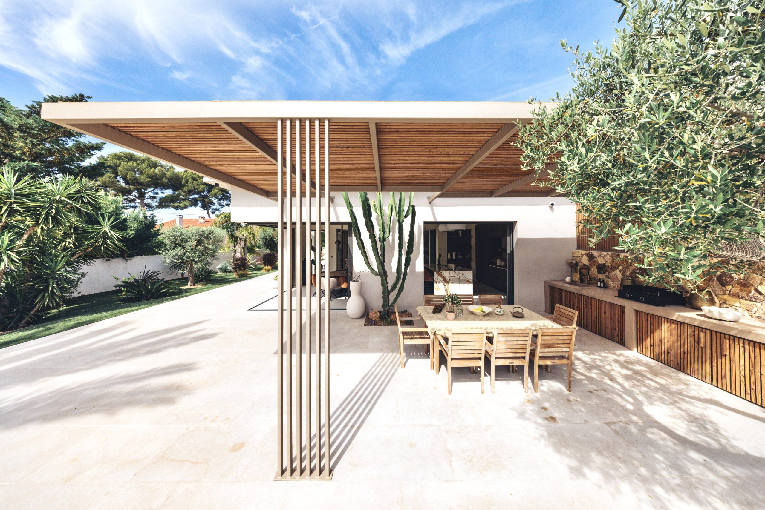 Création d’une pergola bois exotique de 90m² et terrasse bois ipé à Cabriès9 Pergola bois bioclimatique à Marseille