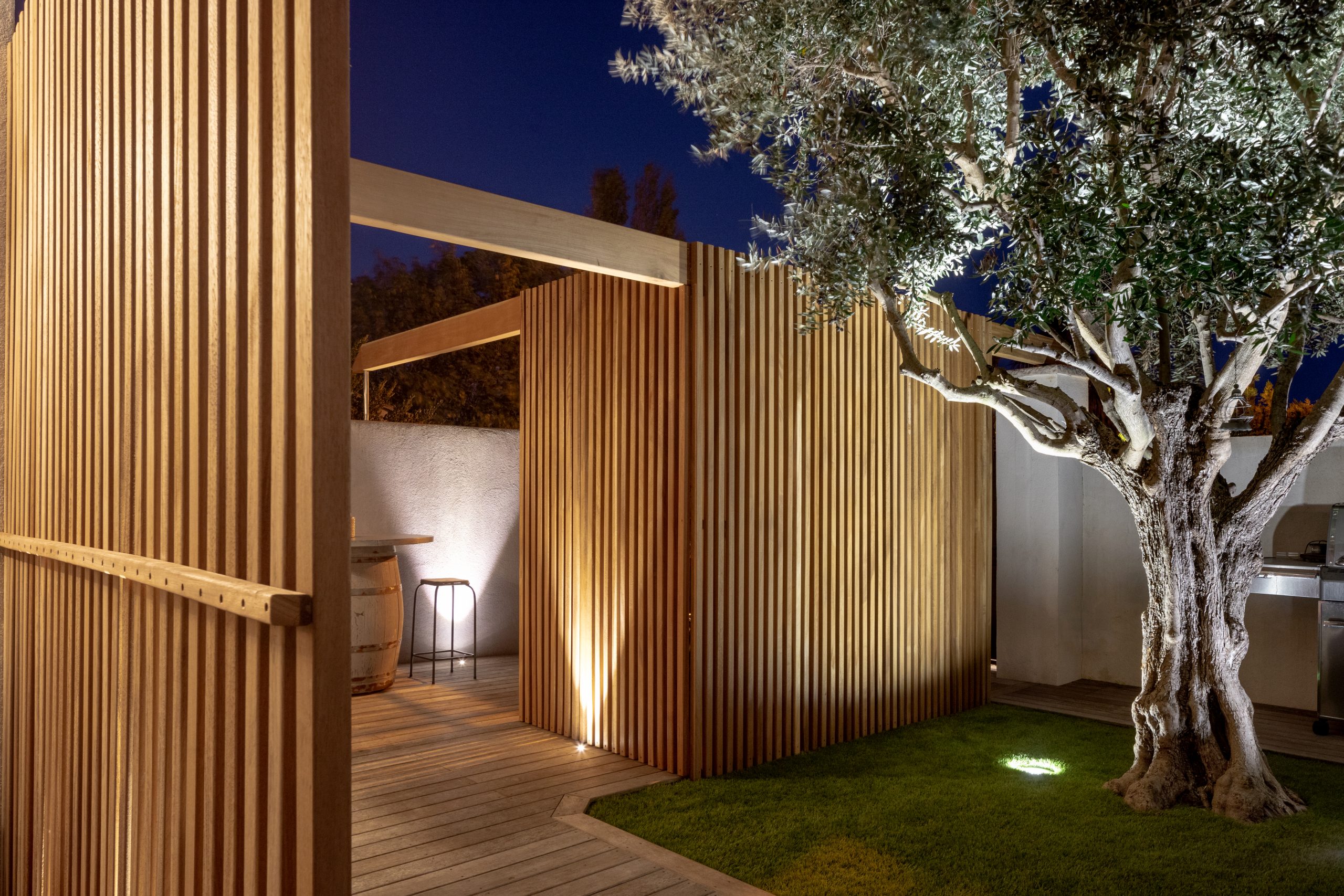 Création d’une pergola bois exotique de 90m² et terrasse bois ipé à Cabriès9 Pergola bois bioclimatique à Marseille