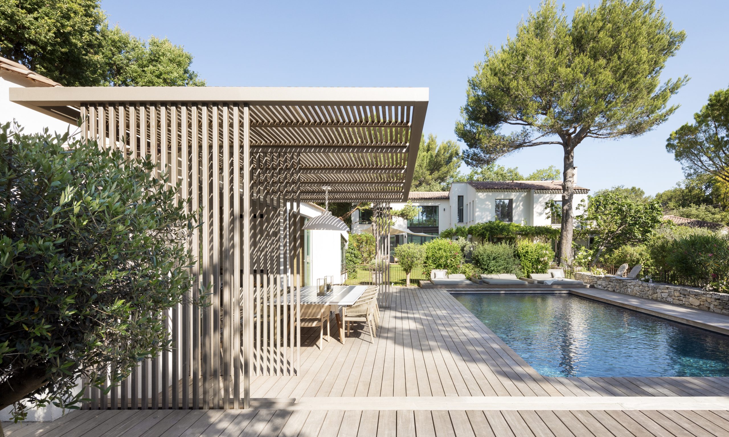 Pergola bois bioclimatique à Marseille