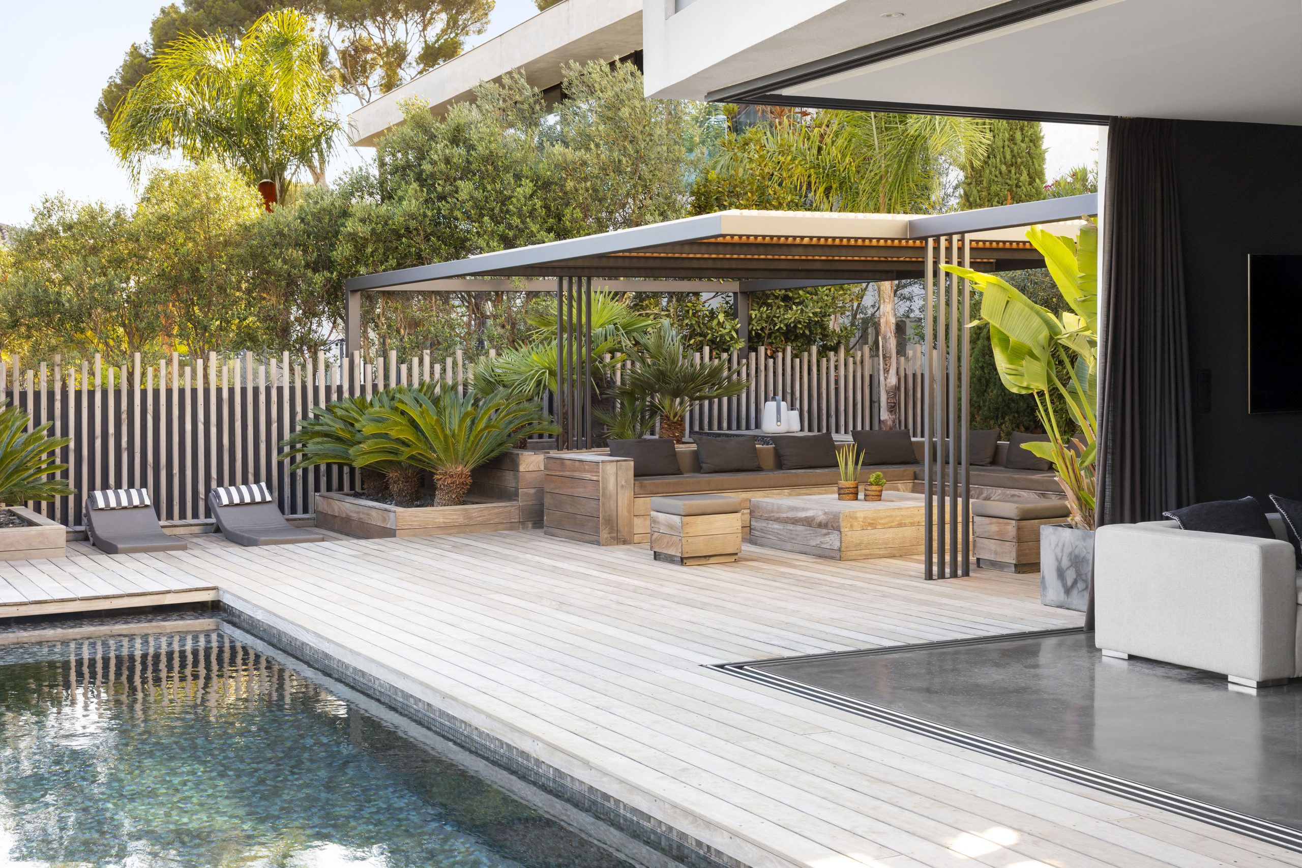 Pergola bois bioclimatique à Marseille