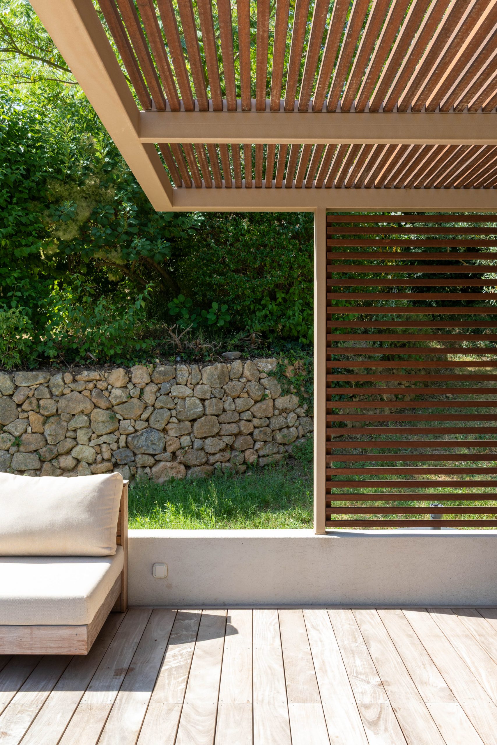 Pergola bois bioclimatique à Marseille
