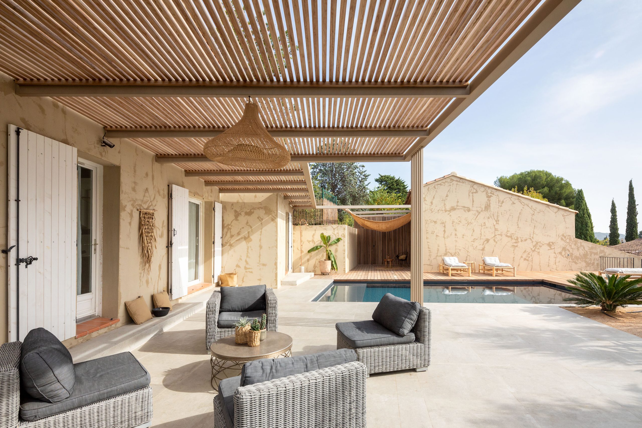 Pergola bois bioclimatique à Marseille