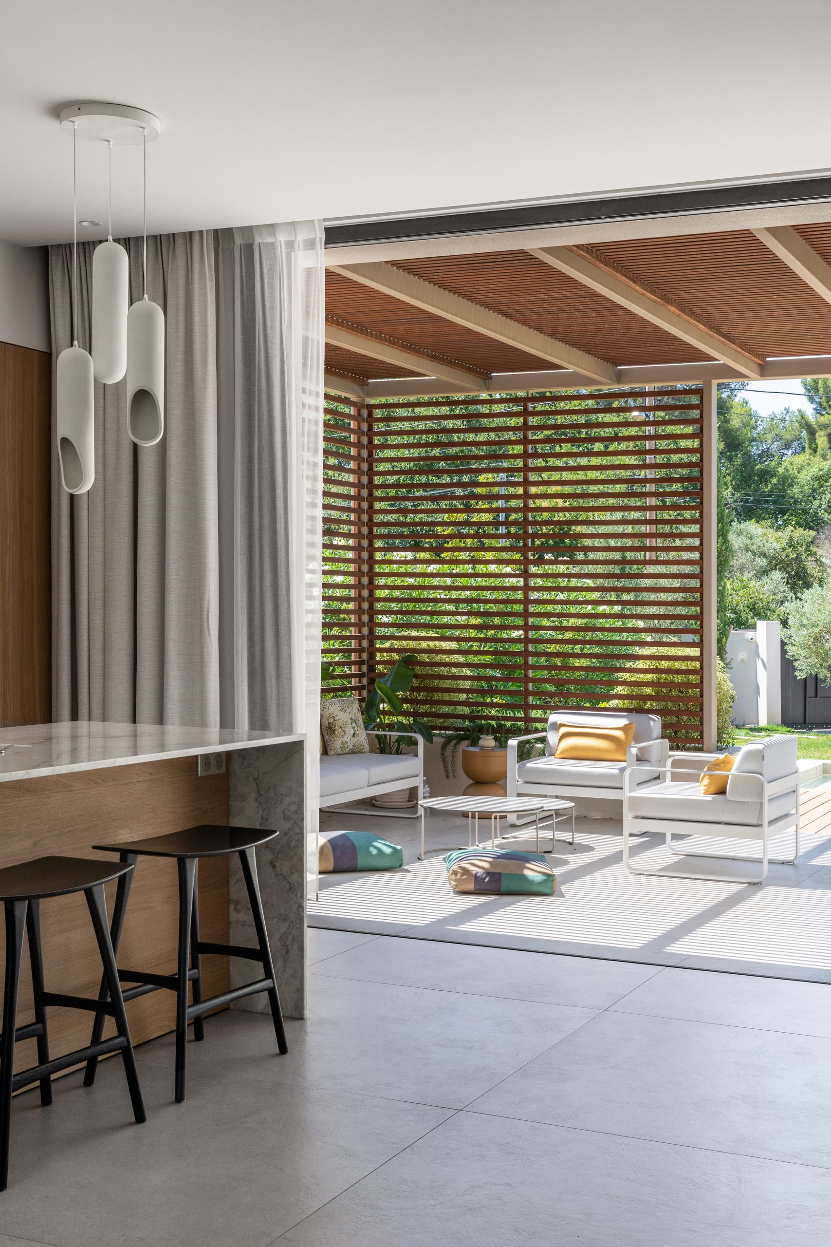 Pergola bois bioclimatique à Marseille