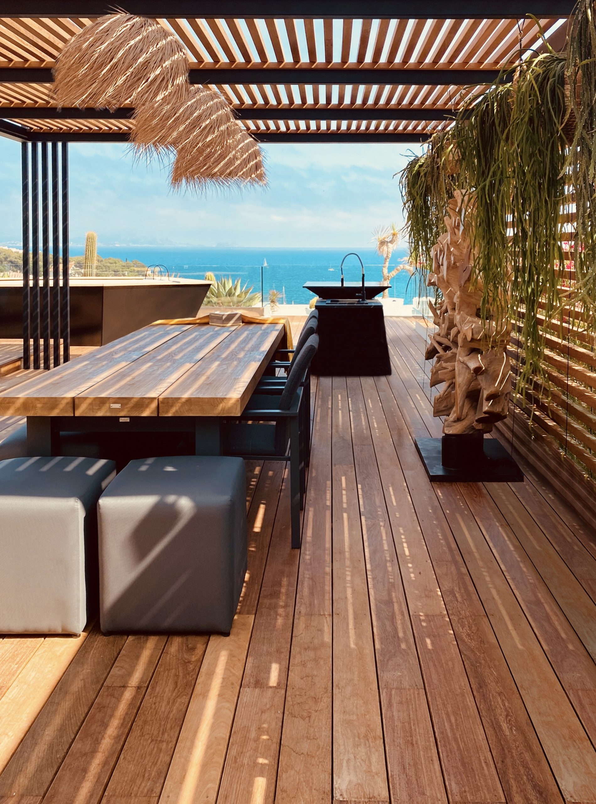 Les avantages d’une pergola bioclimatique bois à Marseille, été comme hiver1 Pergola bois bioclimatique à Marseille