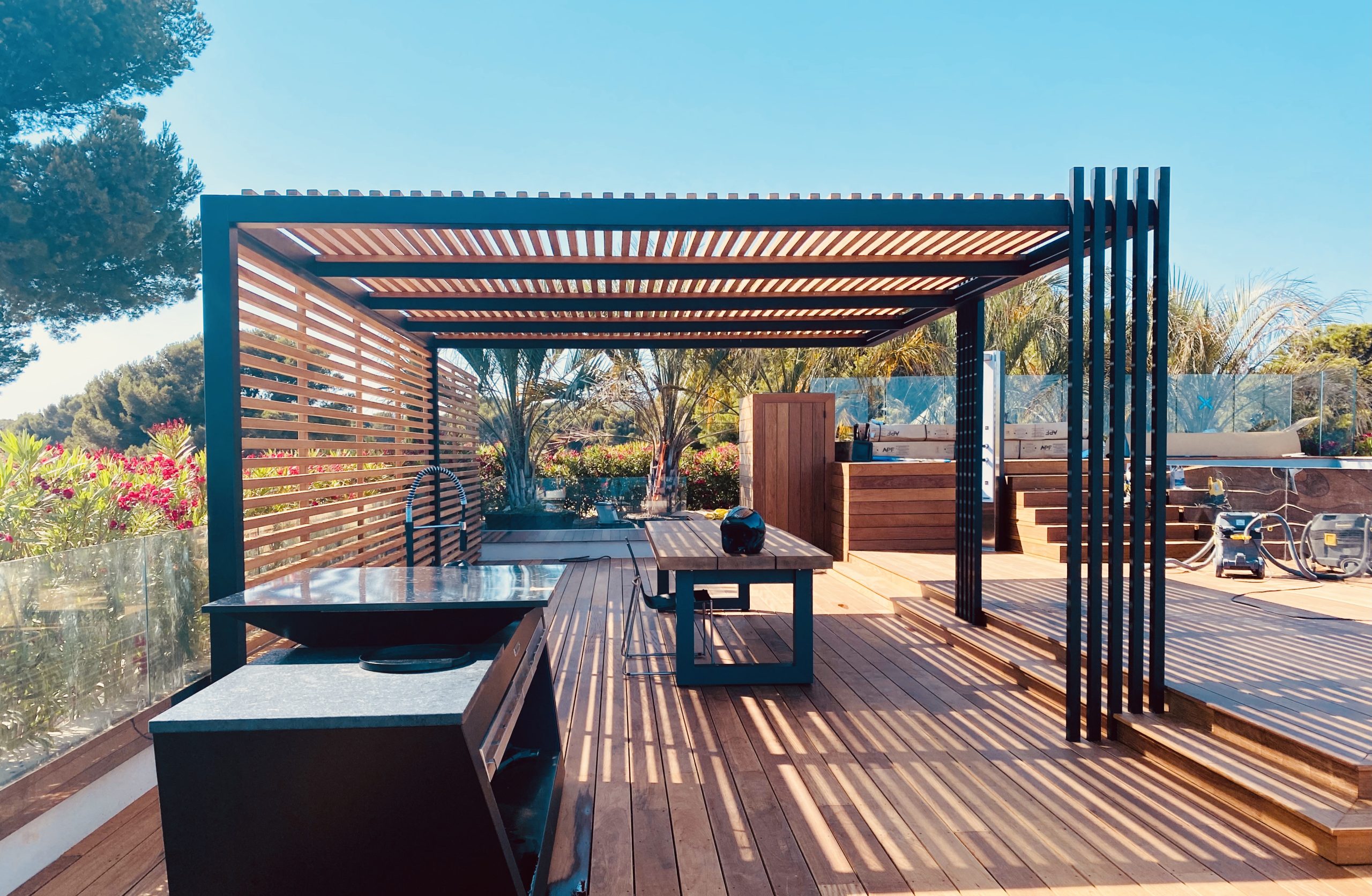 Pergola bois bioclimatique à Marseille
