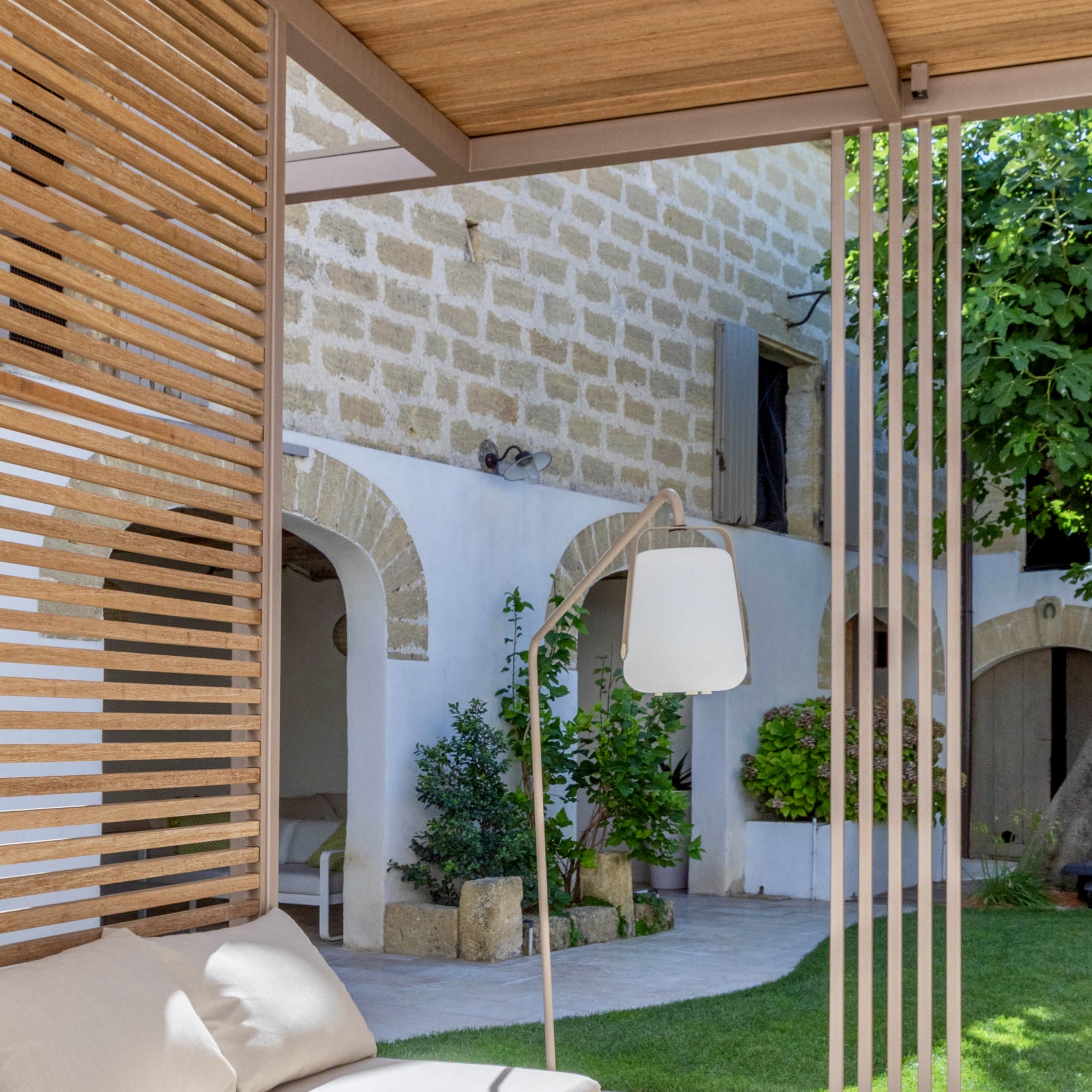 Pergola bois bioclimatique à Marseille