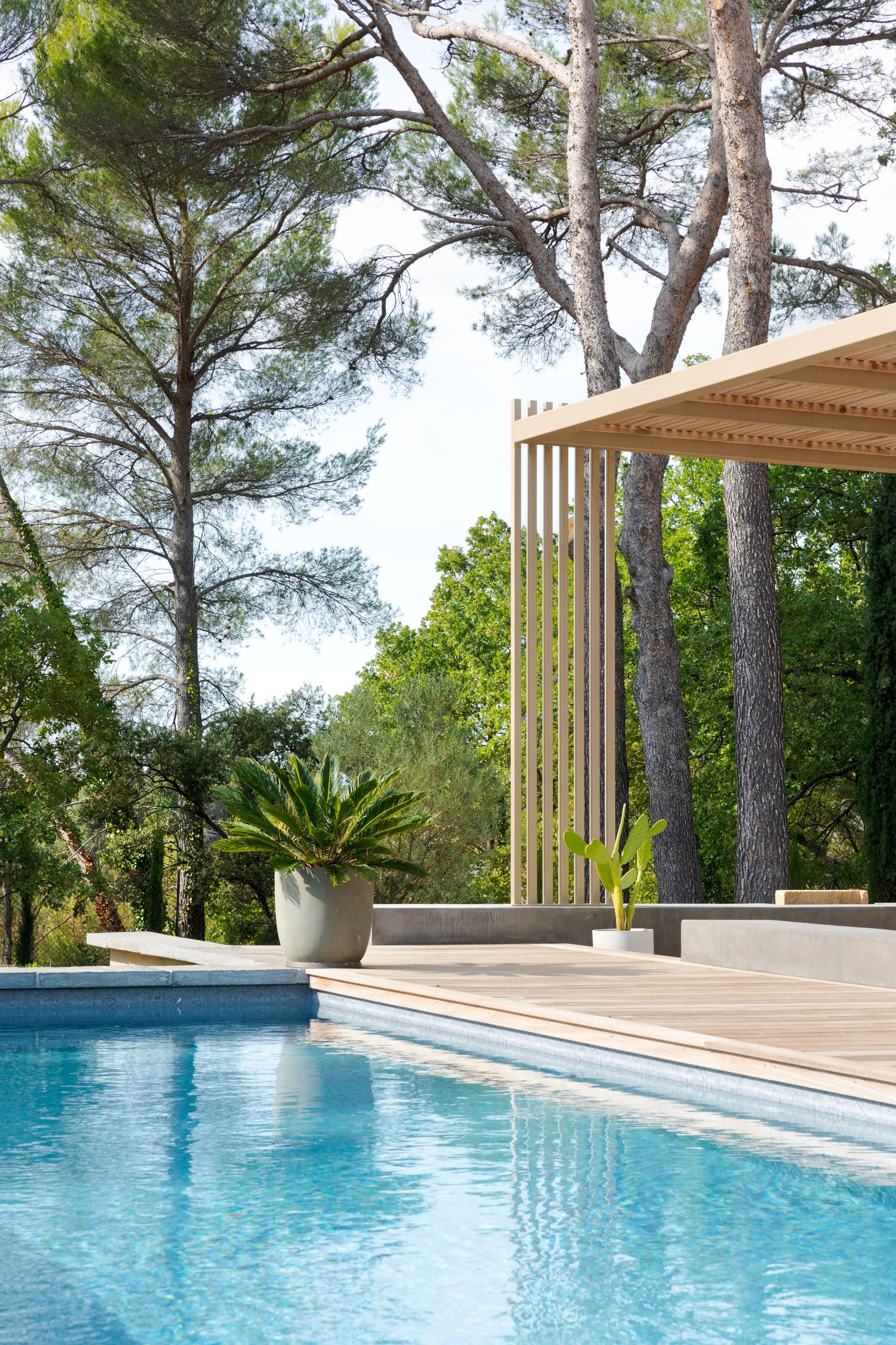 Pergola bois bioclimatique à Marseille