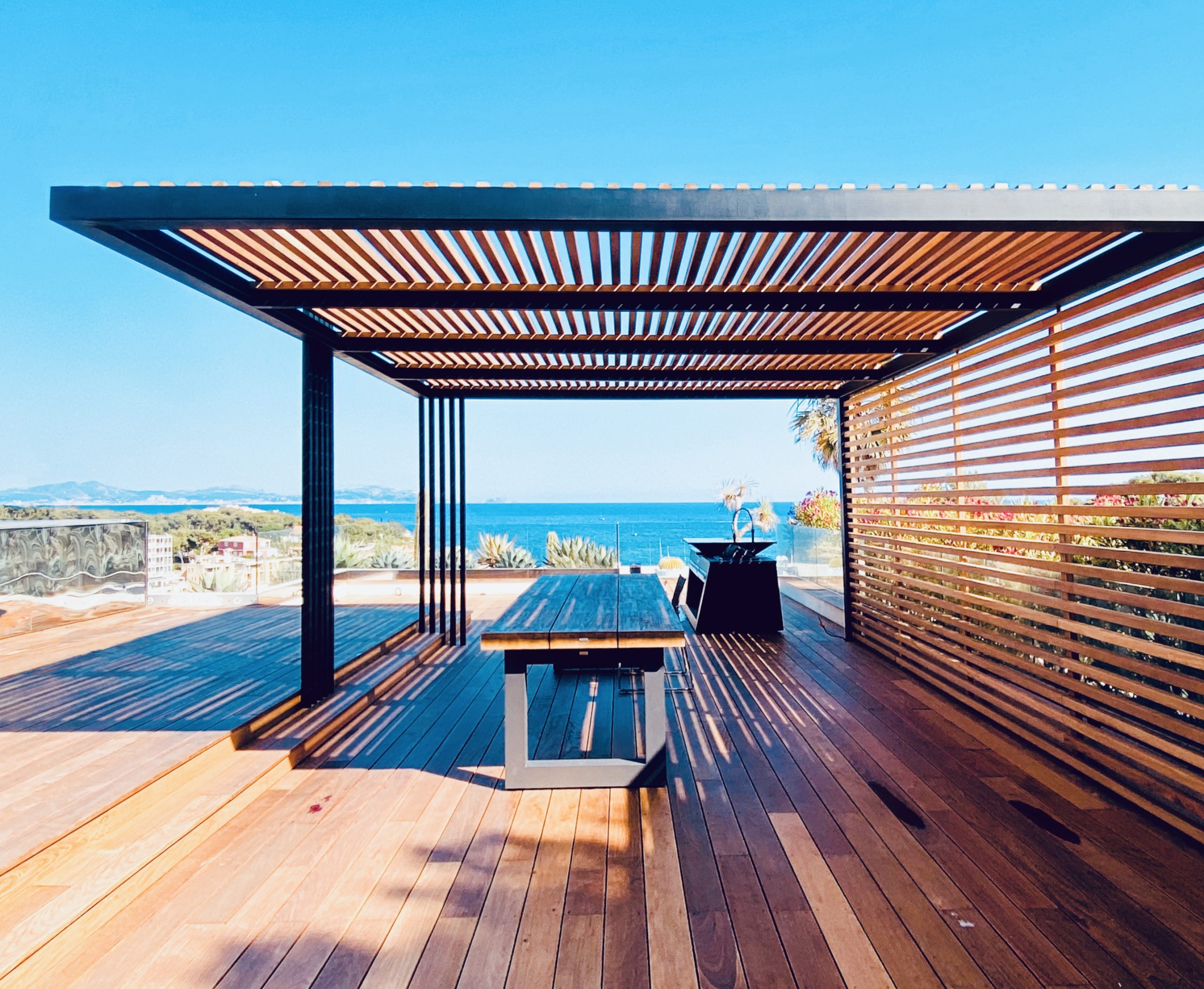 Pergola bois bioclimatique à Marseille