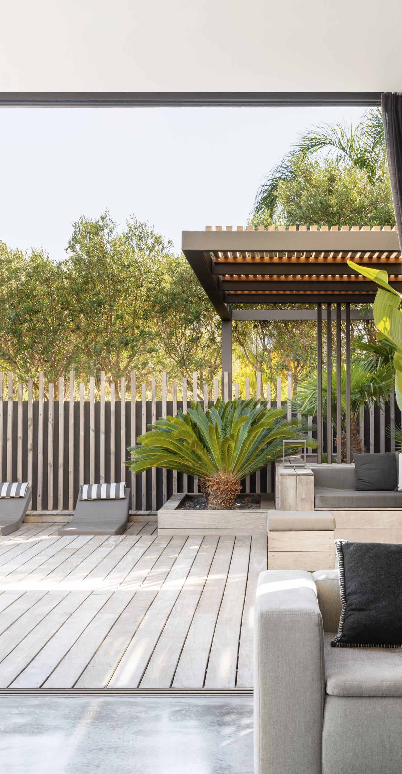 Pergola bois bioclimatique à Marseille