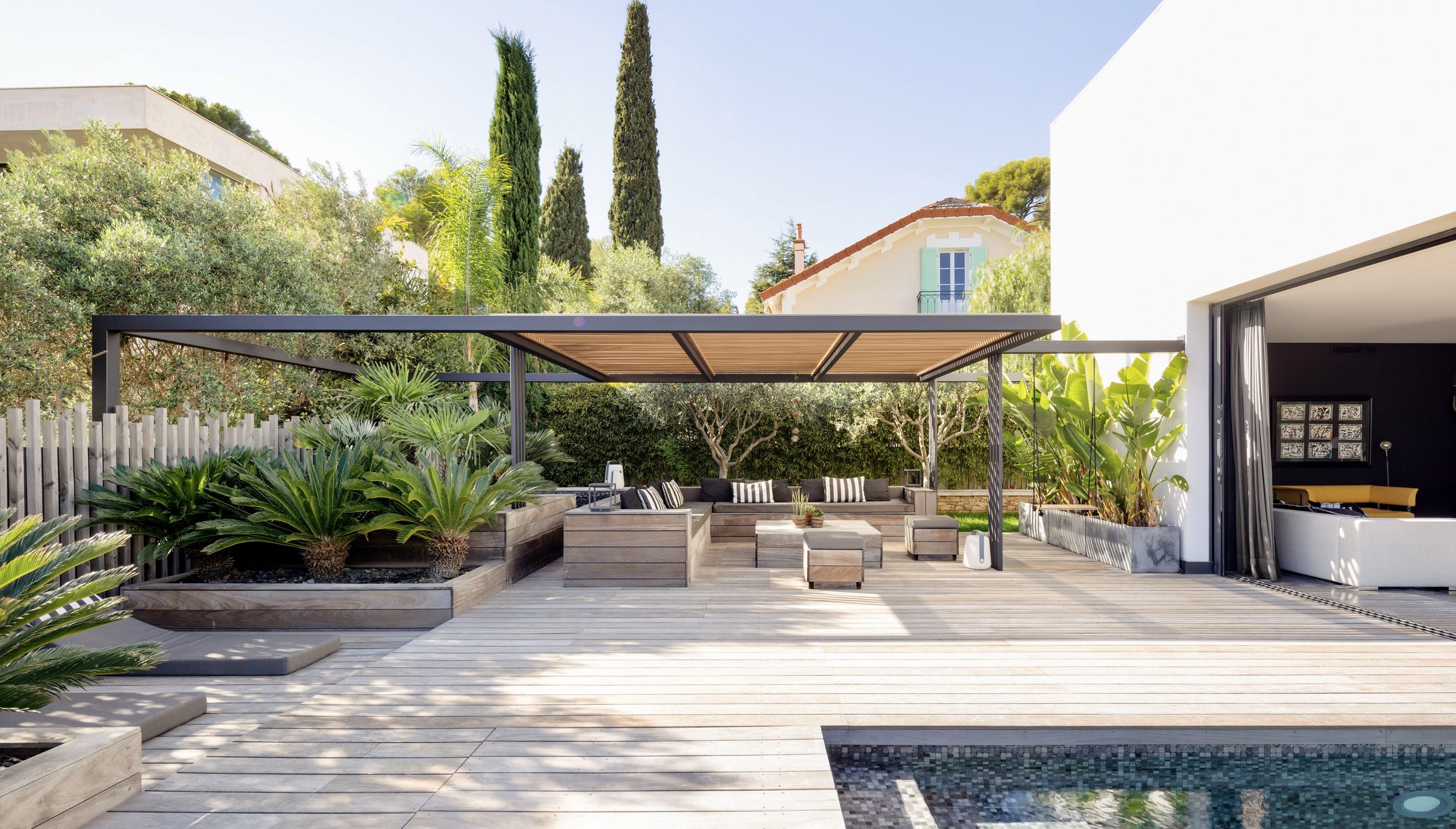 Pergola bois bioclimatique à Marseille