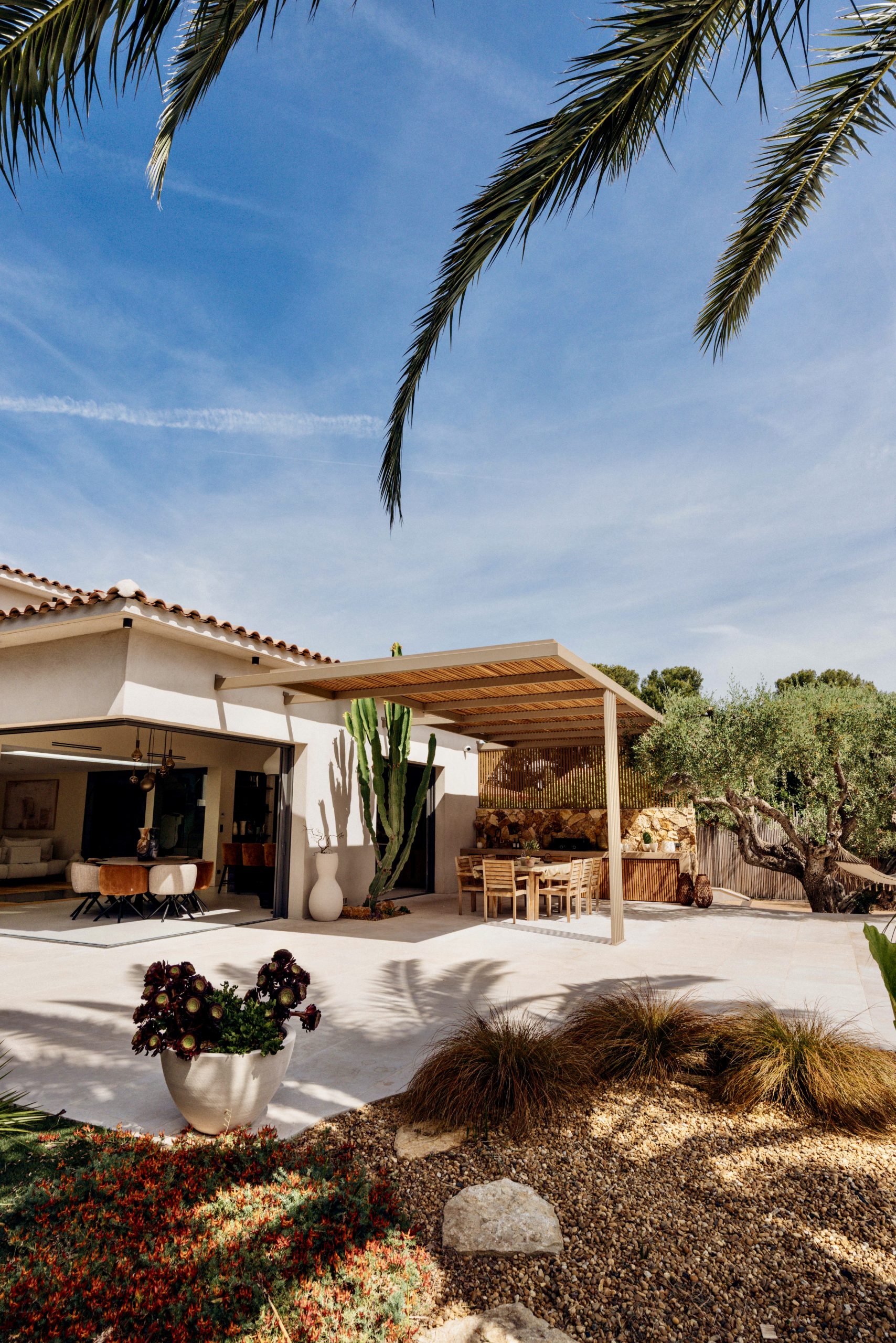 Création d’une pergola bois exotique de 90m² et terrasse bois ipé à Cabriès8 Pergola bois bioclimatique à Marseille