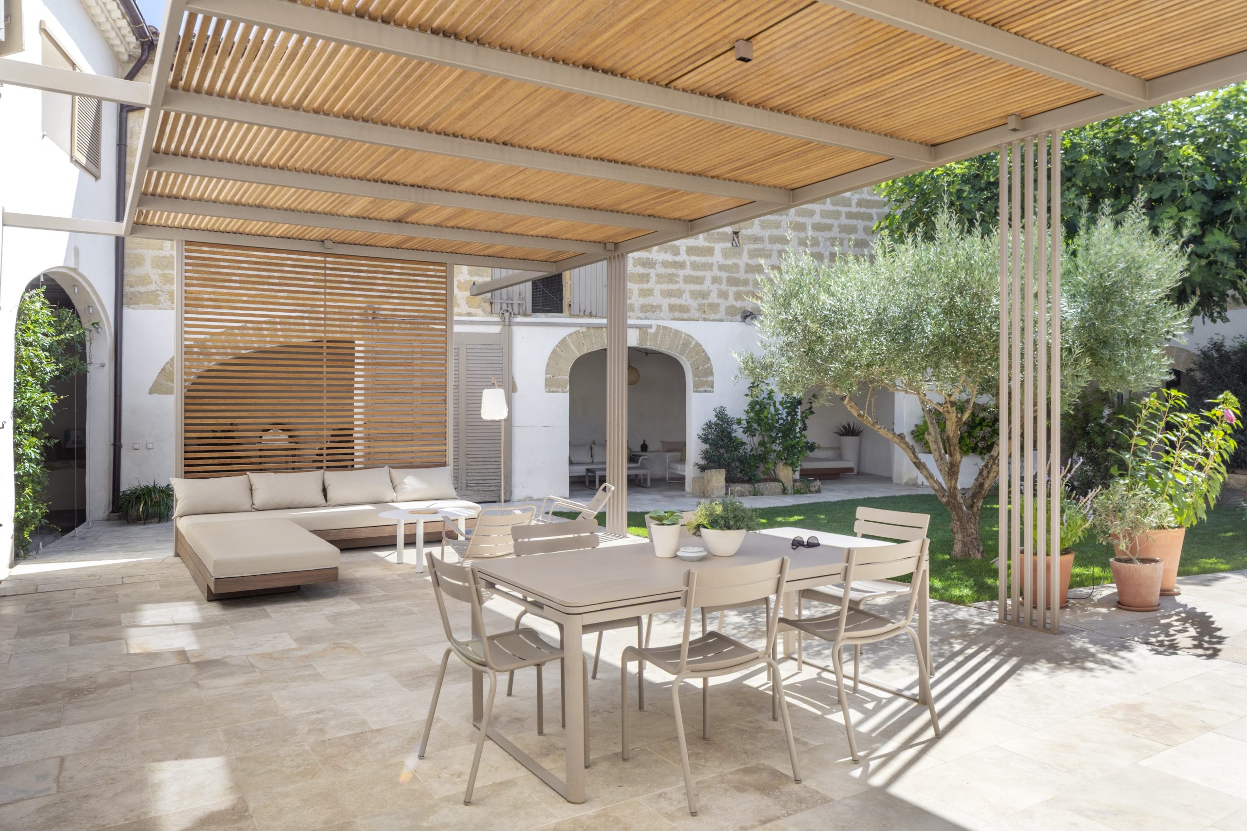 Pergola bois bioclimatique à Marseille