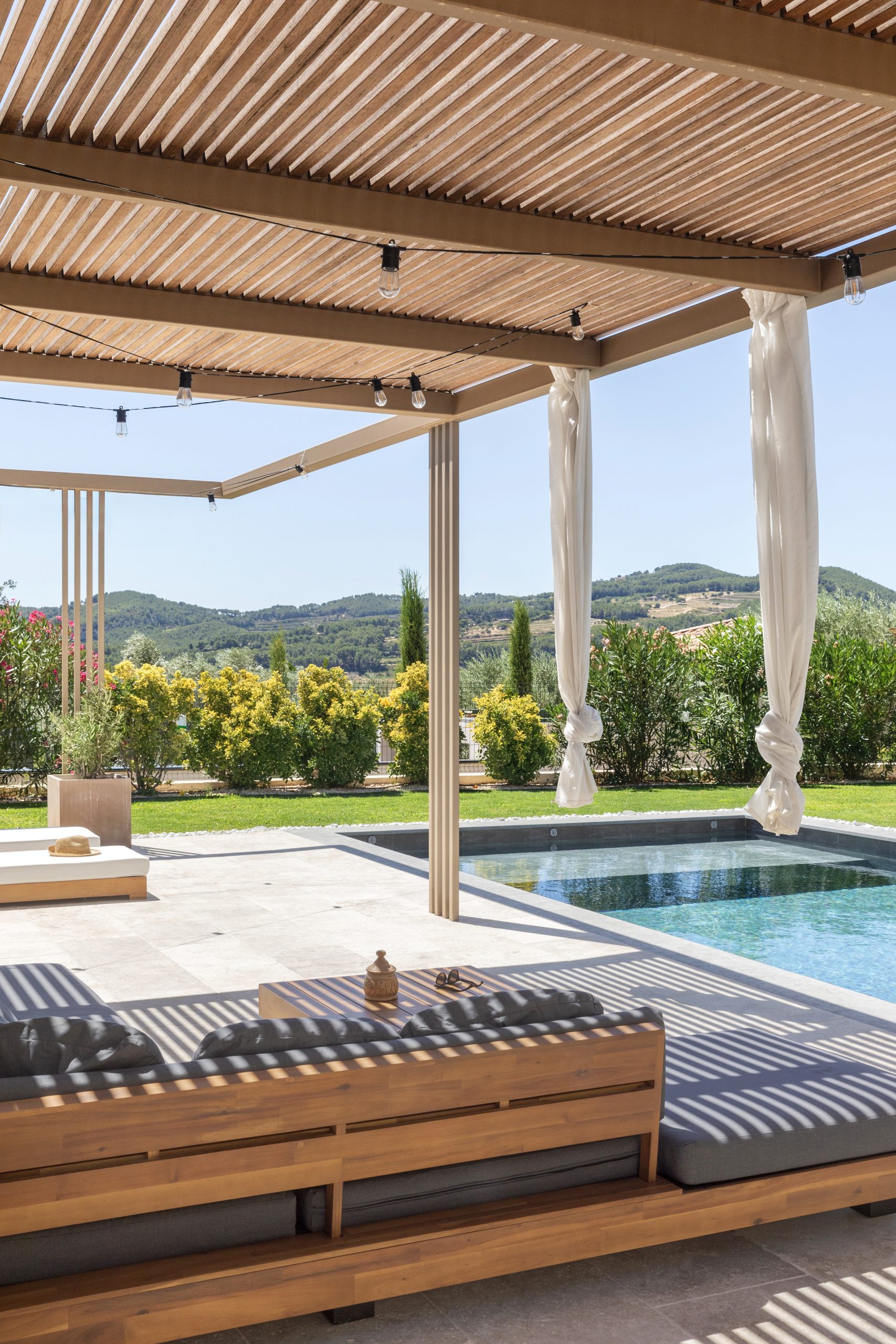 Pergola bois bioclimatique à Marseille
