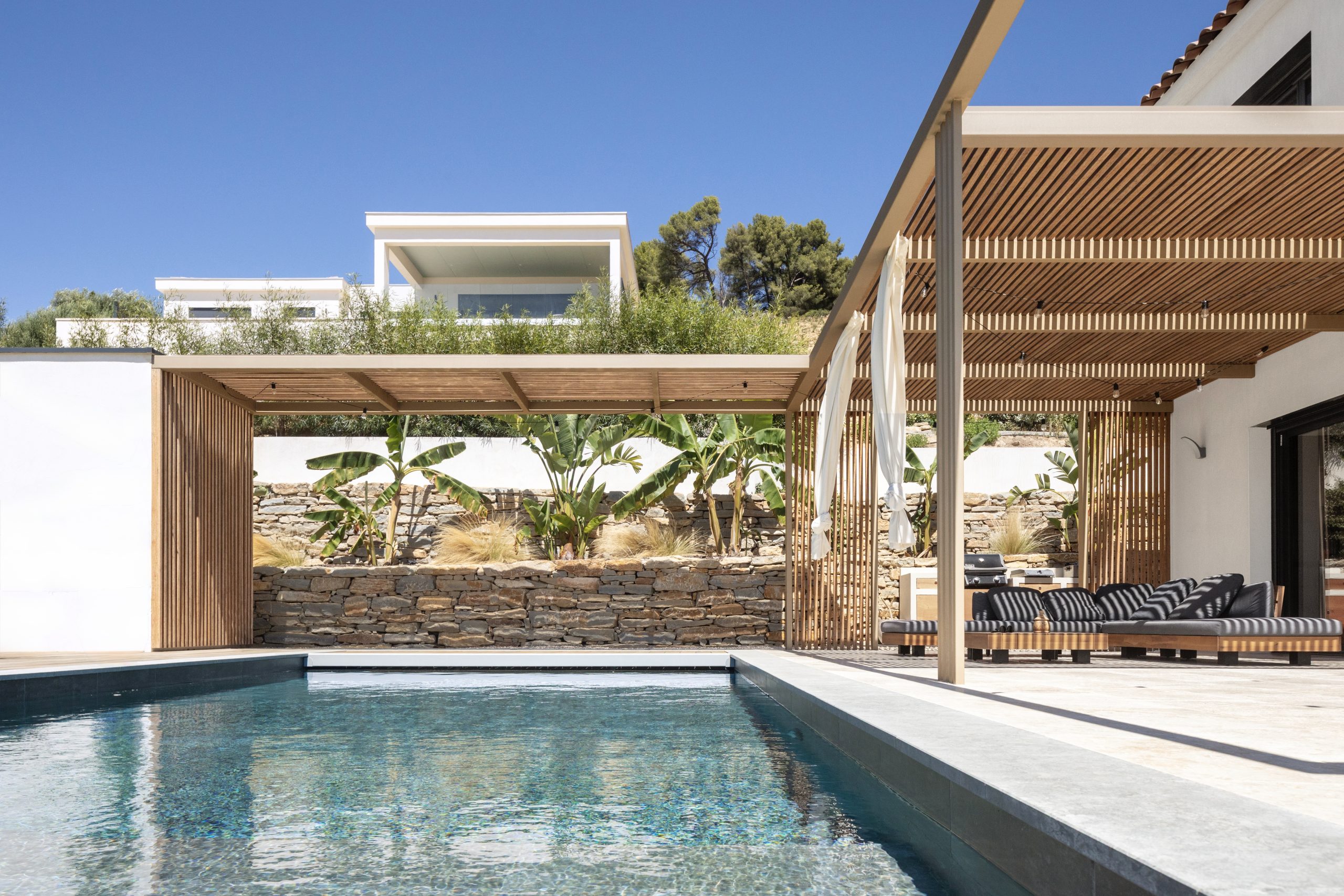 Pergola bois bioclimatique à Marseille