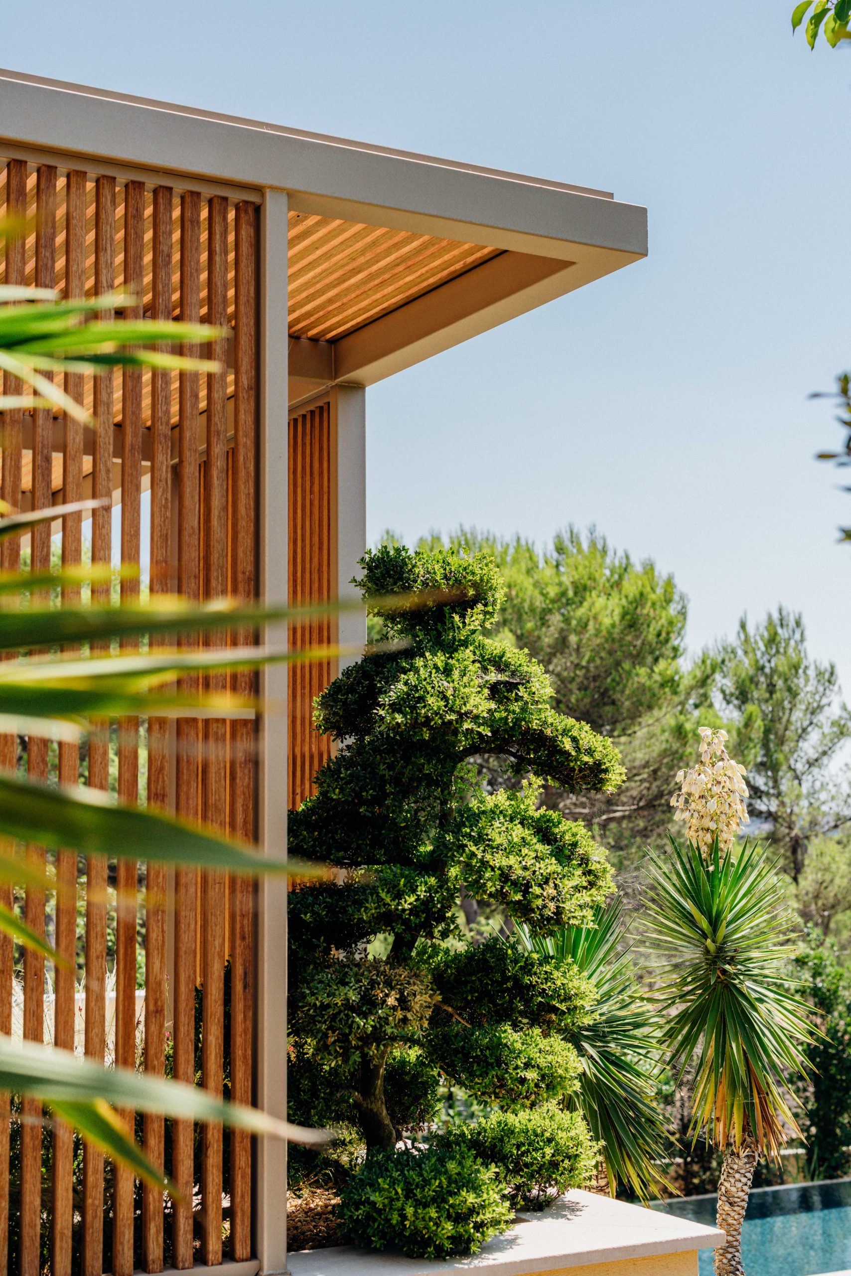 Mobilier bois exotique terrasse Var